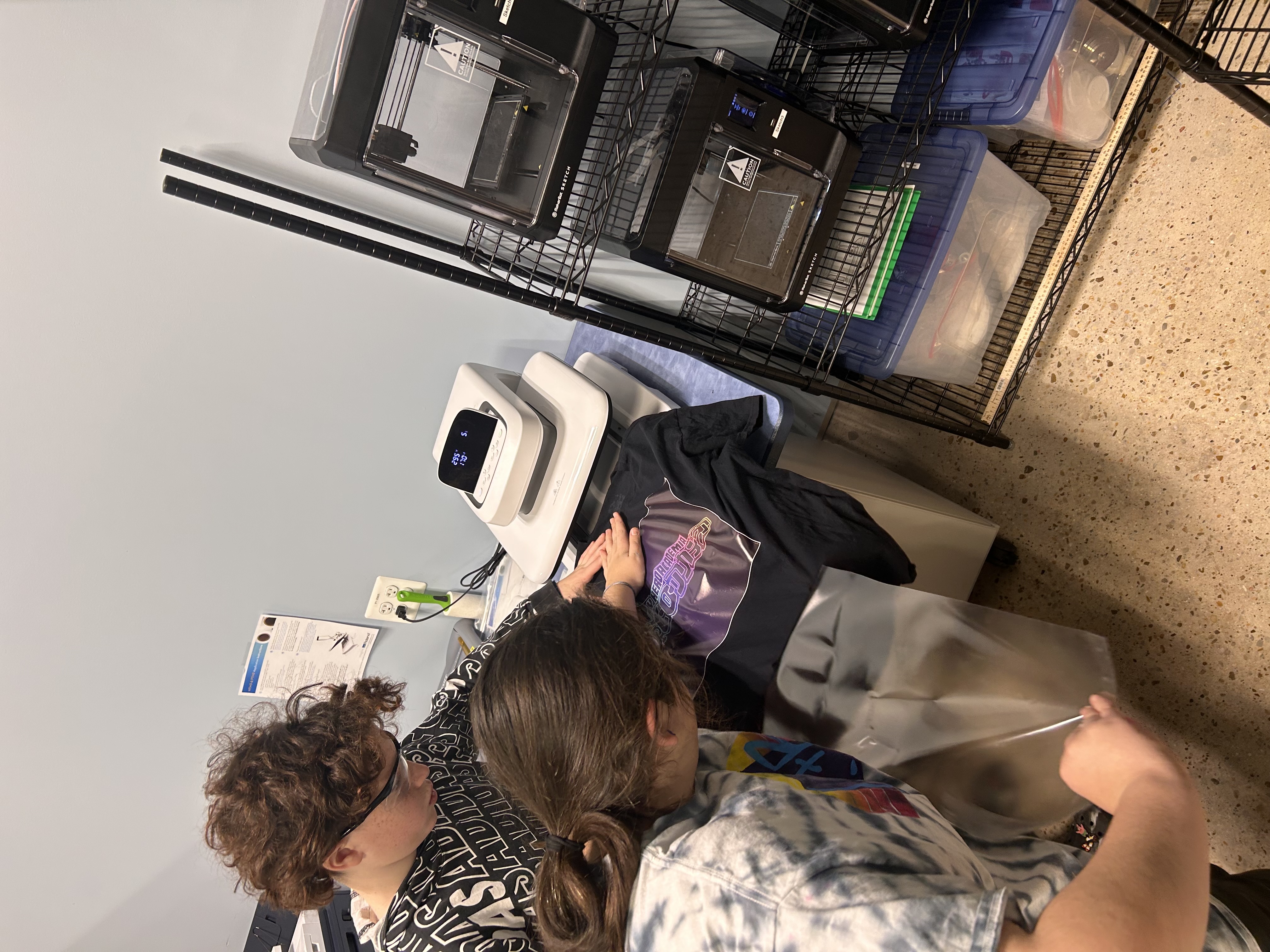 Students design and create T-shirts and tote bags during the Holiday Crafts Make and Take Workshop.